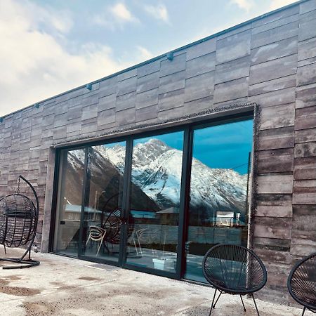 Вілла Alpine Escape Kazbegi Екстер'єр фото