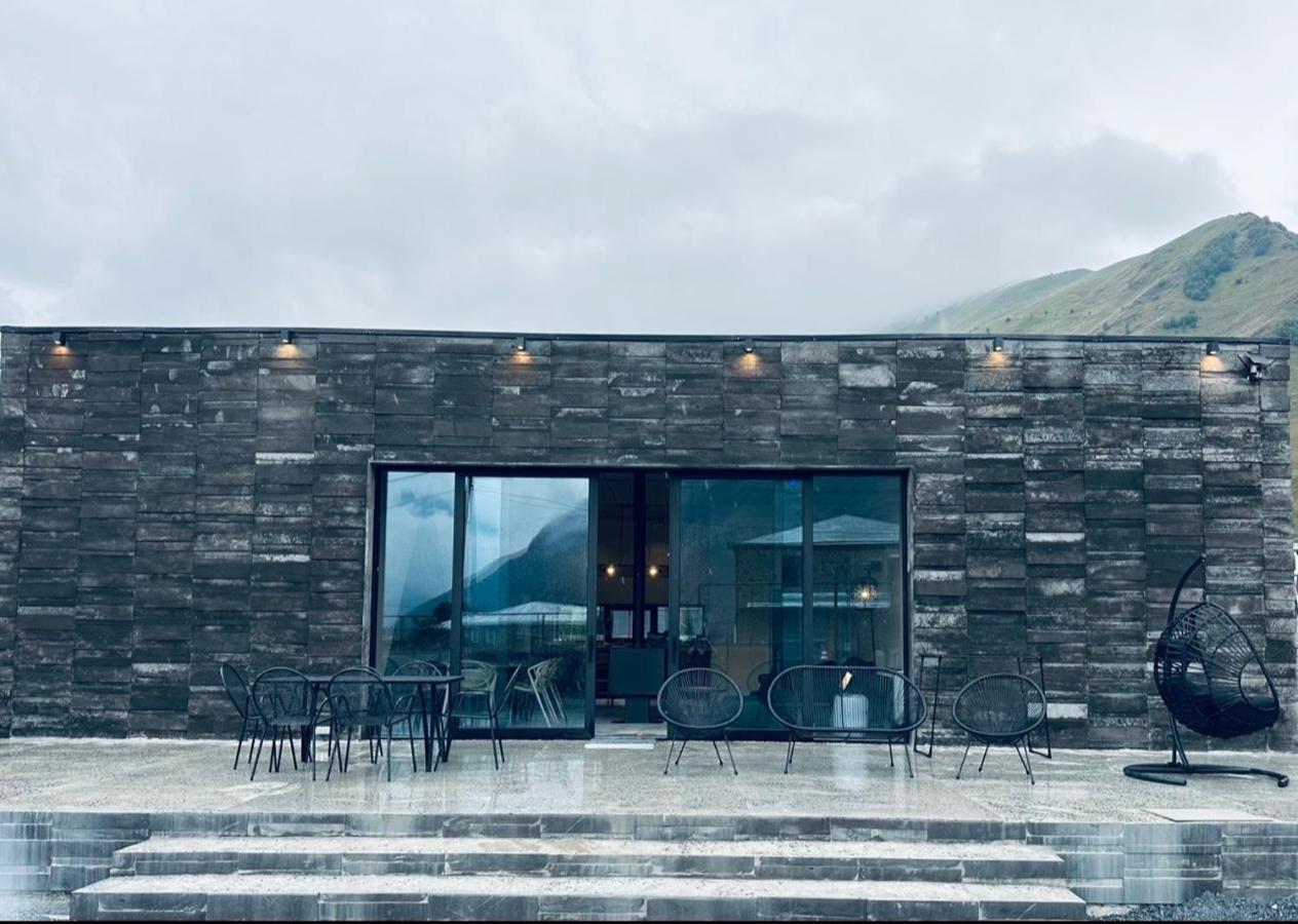 Вілла Alpine Escape Kazbegi Екстер'єр фото