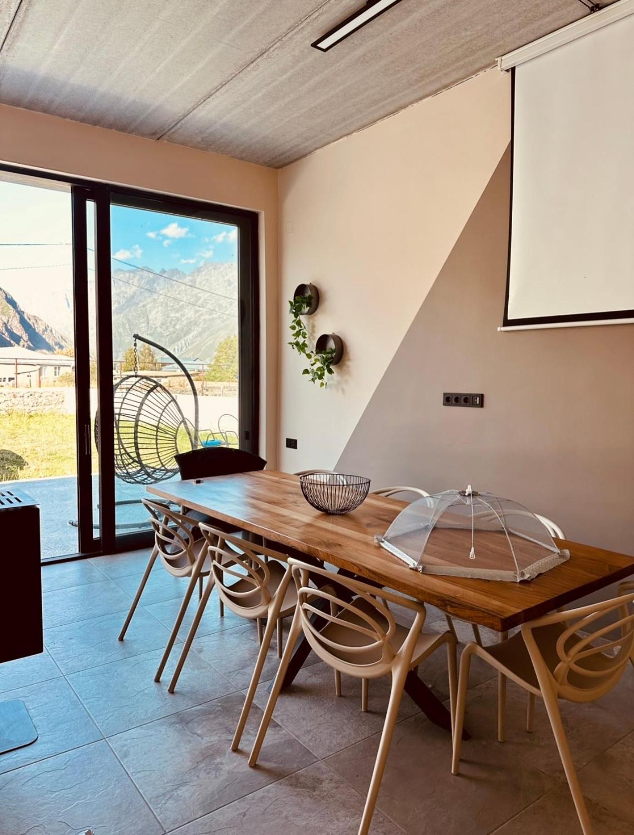 Вілла Alpine Escape Kazbegi Екстер'єр фото
