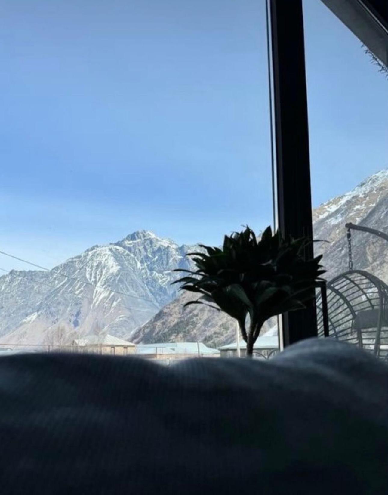 Вілла Alpine Escape Kazbegi Екстер'єр фото