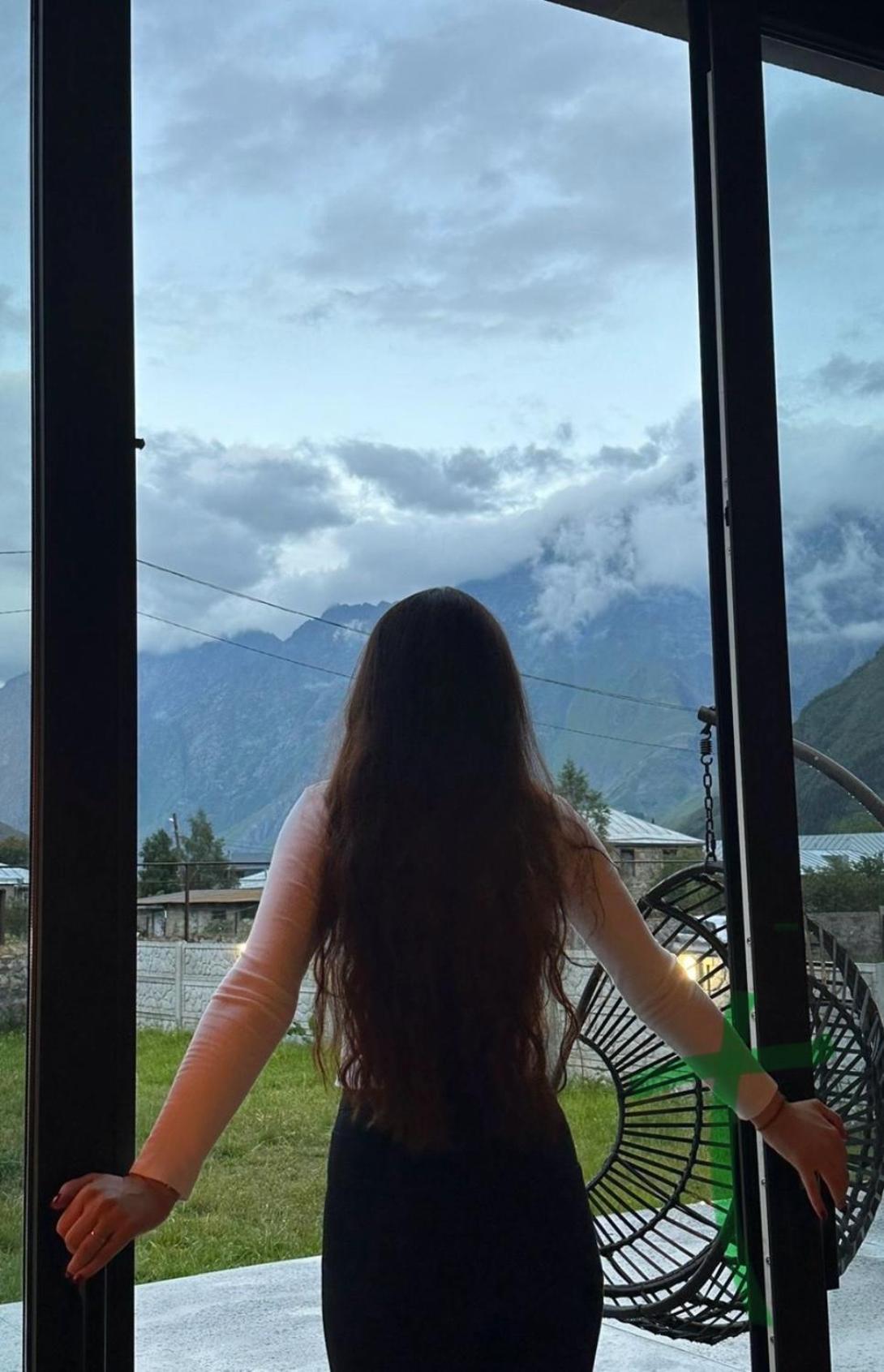 Вілла Alpine Escape Kazbegi Екстер'єр фото